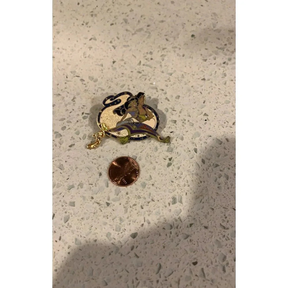 Disney‎ Aladdin Magic Carpet Trading Pin - Picture 3 of 4